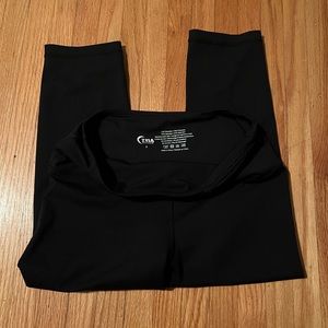 GUC Black Light n Tight Hi-Rise Crop 17" (4)